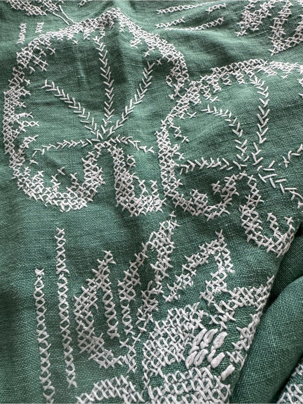 vintage linen tablecloth  white lotus embroidery and cutwork details - Picture 4 of 12